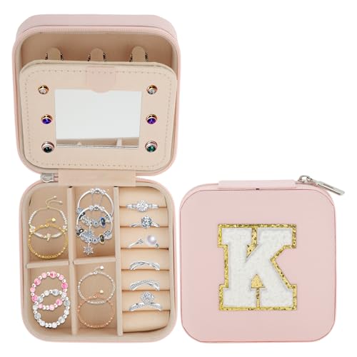 CAPASTEC Reise Schmuckkästchen Klein mit initialen K, Schmuckaufbewahrung PU-Leder, Mini Schmuckschatulle Schmuckkasten für Damen Mädchen Geschenk für Geburtstag, Weihnachten, Muttertag,Rosa von CAPASTEC