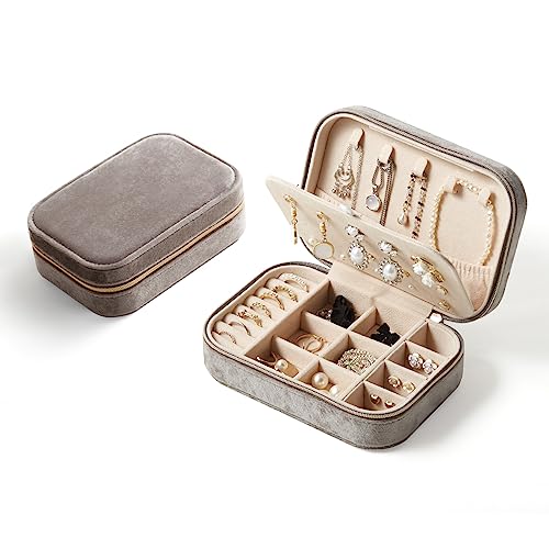 CASEGRACE Reise-Schmuckschatulle aus Plüschsamt, tragbarer Schmuckkoffer für Frauen und Mädchen, doppellagiger Schmuck-Organizer für Halsketten, Ohrringe, Ringe, Armband, Reisezubehör, Geschenke, grau CASEGRACE Reise-Schmuckschatulle aus Plüschsamt, tragbarer Schmuckkoffer für Frauen und Mädchen, doppellagiger Schmuck-Organizer für Halsketten, Ohrringe, Ringe, Armband, Reisezubehör, Geschenke, grau von CASEGRACE