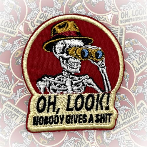 Aufnäher mit Aufschrift "Oh Look Nobody Gives A Sh*t", 7,6 cm, lustiges Cowboy-Skelett, sarkastischer Witz, Humor, zum Aufbügeln/Aufnähen, Stoffapplikation für Trucker, Hüte, Kleidung, Rucksack Aufnäher mit Aufschrift "Oh Look Nobody Gives A Sh*t", 7,6 cm, lustiges Cowboy-Skelett, sarkastischer Witz, Humor, zum Aufbügeln/Aufnähen, Stoffapplikation für Trucker, Hüte, Kleidung, Rucksack von CELAMONA