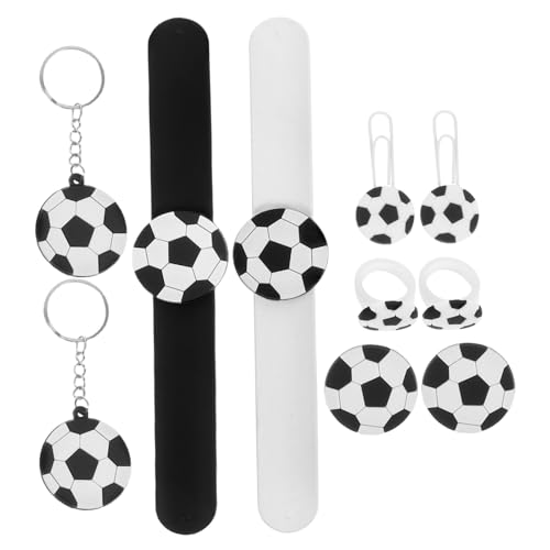 CLISPEED 10 Stück Teiliges Fußball Partyset mit Buchzeichen Ringen Pins Schlüsselanhängern und Slap Armbändern Vielseitige Fußball Party Dekoration für Kindergeburtstag und CLISPEED 10 Stück Teiliges Fußball Partyset mit Buchzeichen Ringen Pins Schlüsselanhängern und Slap Armbändern Vielseitige Fußball Party Dekoration für Kindergeburtstag und von CLISPEED
