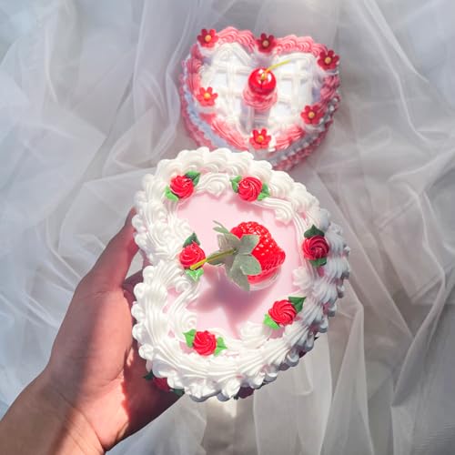 CNEZOMP Herzförmige Schmuckschatulle für Mädchen, künstliche Kirschkuchen, niedliches Kawaii-dekoratives Aufbewahrungszubehör (Erdbeere) von CNEZOMP