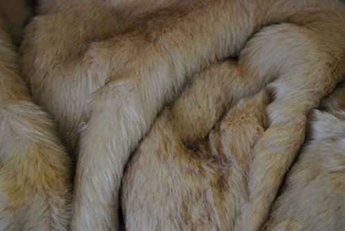 Super Luxus Kunstfell Stoff Material Superior Hochflor Beige - Superior langhaarige beige, 1Mtr - 150cm x 100cm Super Luxus Kunstfell Stoff Material Superior Hochflor Beige - Superior langhaarige beige, 1Mtr - 150cm x 100cm von CRS Fur Fabrics