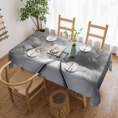 Csgjmygs Tischdecke mit verschneiten Zugbahnen, auslaufsicher, wasserfest, dekorative Stoff-Tischdecke für Zuhause, Küche, Innen- und Außenbereich, Esstisch, 137 x 183 cm Csgjmygs Tischdecke mit verschneiten Zugbahnen, auslaufsicher, wasserfest, dekorative Stoff-Tischdecke für Zuhause, Küche, Innen- und Außenbereich, Esstisch, 137 x 183 cm von CSGJMYGS