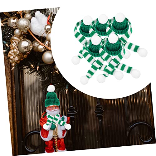 Cabilock 10 Sätze Weihnachtsmützen und Schals aus Mini Deko für Weinflaschen Festliche Tischdekoration Vielseitig Einsetzbar als Party Utensilienhalter Grüner Farbton mit Weißer Bommel von Cabilock