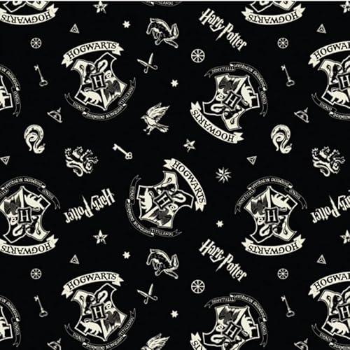 Harry Potter Hogwarts-Wappen auf schwarzem Digitaldruck, 110 cm breit, ideal zum Basteln, Tischdecke, Quilten, Nähen, Schneidern, Heimdekoration Harry Potter Hogwarts-Wappen auf schwarzem Digitaldruck, 110 cm breit, ideal zum Basteln, Tischdecke, Quilten, Nähen, Schneidern, Heimdekoration von Camelot Fabrics