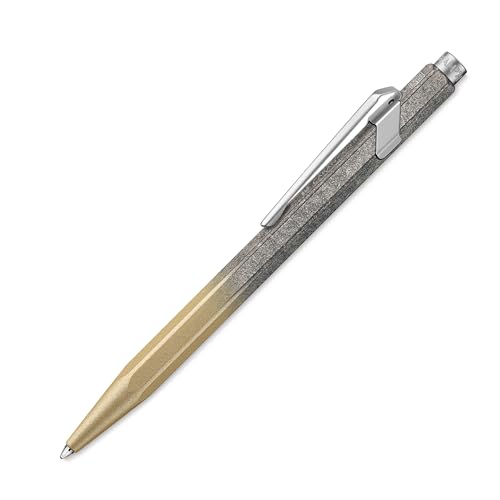 Caran d'Ache 849 Cosmic Blue 'Gilded' Kugelschreiber Schaft aus Aluminium, Farbe: Blau, flexibler Metallclip, Strichfarbe: Schwarz, Strichstärke: M, NM0849.224 Caran d'Ache 849 Cosmic Blue 'Gilded' Kugelschreiber Schaft aus Aluminium, Farbe: Blau, flexibler Metallclip, Strichfarbe: Schwarz, Strichstärke: M, NM0849.224 von Caran d'Ache