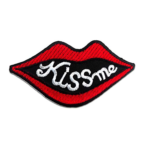 Kiss Me - Aufnäher, Bügelbild, Aufbügler, Applikationen, Patches, Flicken, zum aufbügeln, Größe: 10 x 4,7 cm Kiss Me - Aufnäher, Bügelbild, Aufbügler, Applikationen, Patches, Flicken, zum aufbügeln, Größe: 10 x 4,7 cm von Catch the Patch