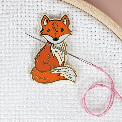 Caterpillar Cross Stitch Magnetischer Nadelhalter Fuchs - für Kreuzstich, Nähen, Sticken und Handarbeitszubehör, Emaille von Caterpillar Cross Stitch