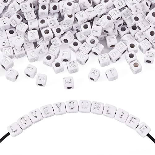 Cheriswelry Über 500 Stück Acryl Alphabet-Perlen Weiß Silber A-Z Buchstabenwürfel lose Perlen Abstandhalter für Schmuckherstellung Cheriswelry Über 500 Stück Acryl Alphabet-Perlen Weiß Silber A-Z Buchstabenwürfel lose Perlen Abstandhalter für Schmuckherstellung von Cheriswelry