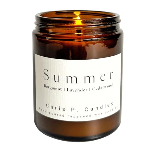 Summer Duftkerze im Glas | Bergamotte, Lavendel und Zedernholz | Handgemacht aus Rapswachs | 150 g | Lange Brenndauer | Hochwertige Duftöle | Geschenkidee für Geburtstag, Muttertag Summer Duftkerze im Glas | Bergamotte, Lavendel und Zedernholz | Handgemacht aus Rapswachs | 150 g | Lange Brenndauer | Hochwertige Duftöle | Geschenkidee für Geburtstag, Muttertag von Chris P. Candles