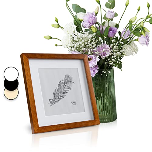 Casa Chic Bilderrahmen mit Passepartout, 28x28 cm Bilderrahmen für Urkunde & Collage, Glas Bilderrahmen, Fotorahmen Stehend/Wandmontage, Rahmen Vertikaler/Horizontaler Gebrauch, Bilderrahmen aus Holz Casa Chic Bilderrahmen mit Passepartout, 28x28 cm Bilderrahmen für Urkunde & Collage, Glas Bilderrahmen, Fotorahmen Stehend/Wandmontage, Rahmen Vertikaler/Horizontaler Gebrauch, Bilderrahmen aus Holz von Classic by Casa Chic