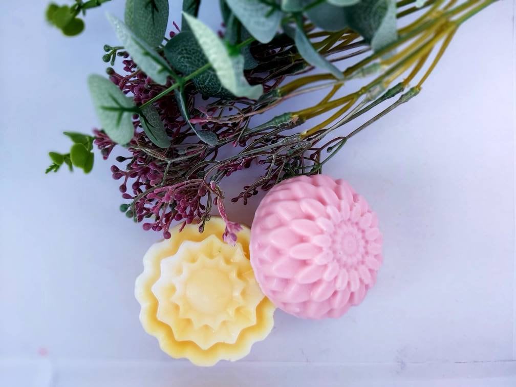 Sommer Beere Ziegenmilch Handgemachte Blumen Seifenstange - Verschiedene Farben von ClonoughHandmadeSoap