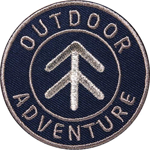 2 x Outdoor Adventure Abzeichen 55 mm gestickt, Silber Stickerei/Aufnäher Aufbügler Sticker Patch für Kleidung Rucksack Mode Taschen/Camping Trekking Pfeil Kompass Wandern (Blau) von Club of Heroes