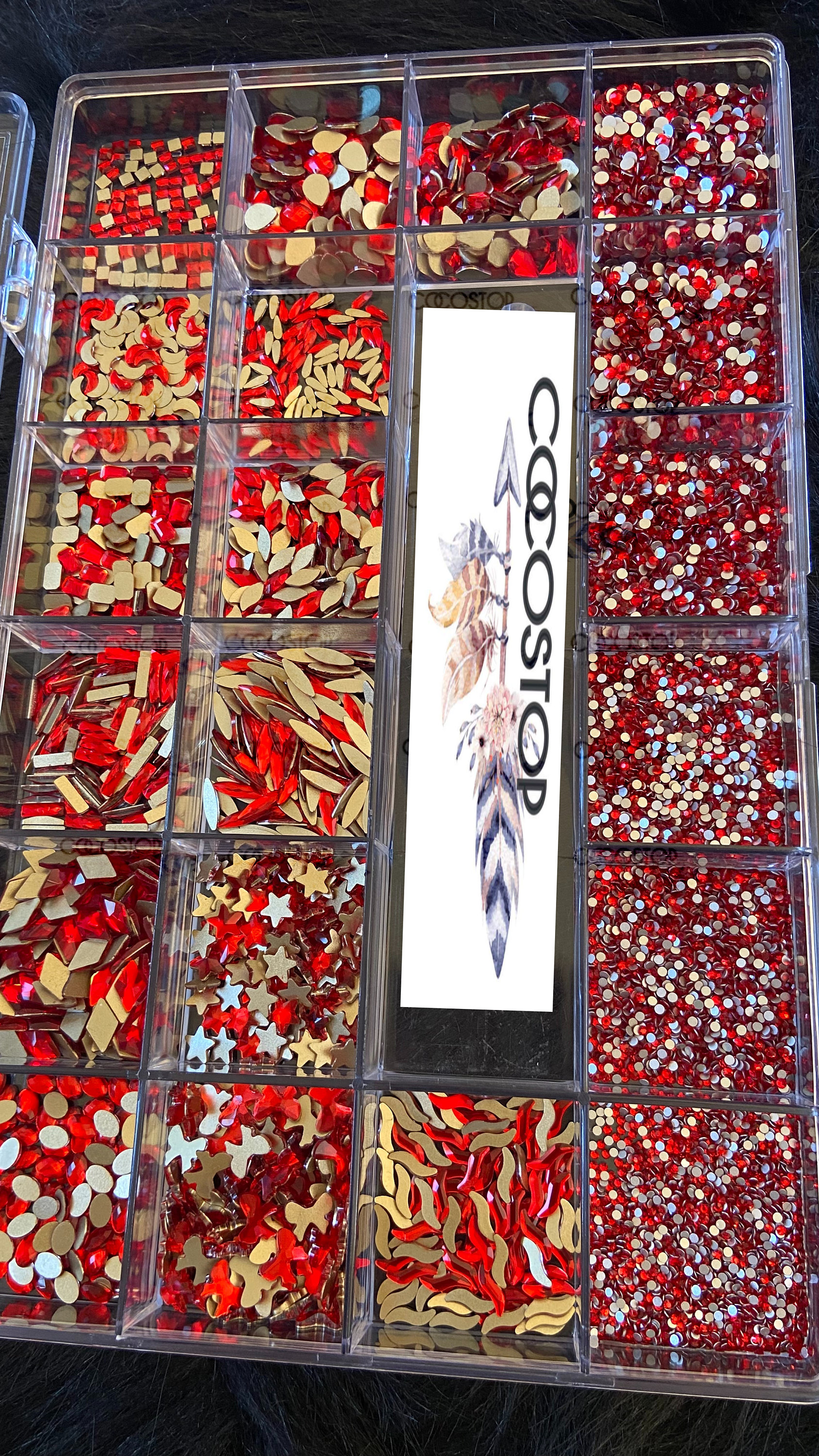 1400 Stück Rote Strass Nail Bling Box von CocoStop