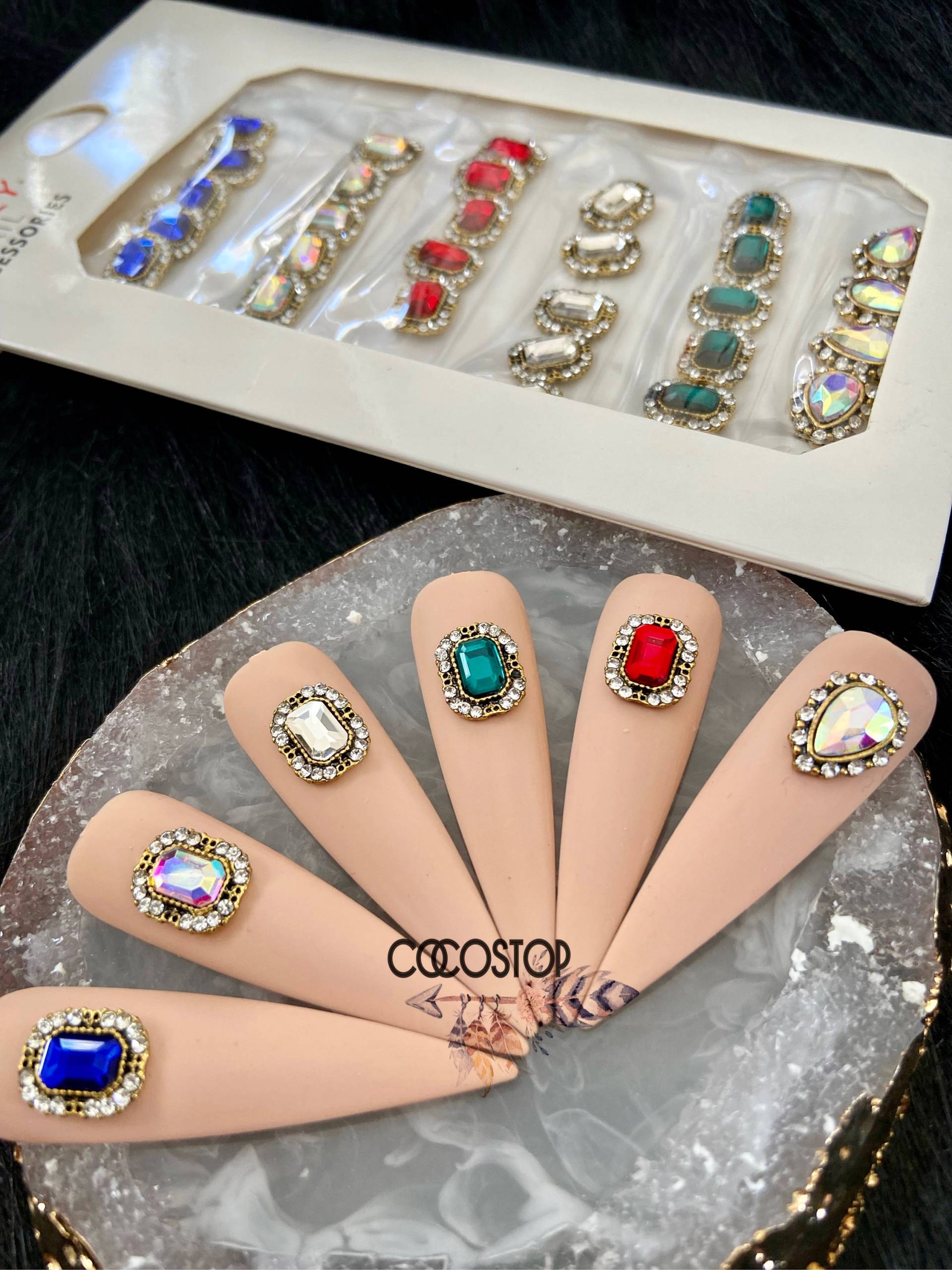 30 Stück Luxus Retro Edelstein Schmuck 3D Nagel Charms Nailart 30 Stück Luxus Retro Edelstein Schmuck 3D Nagel Charms Nailart von CocoStop