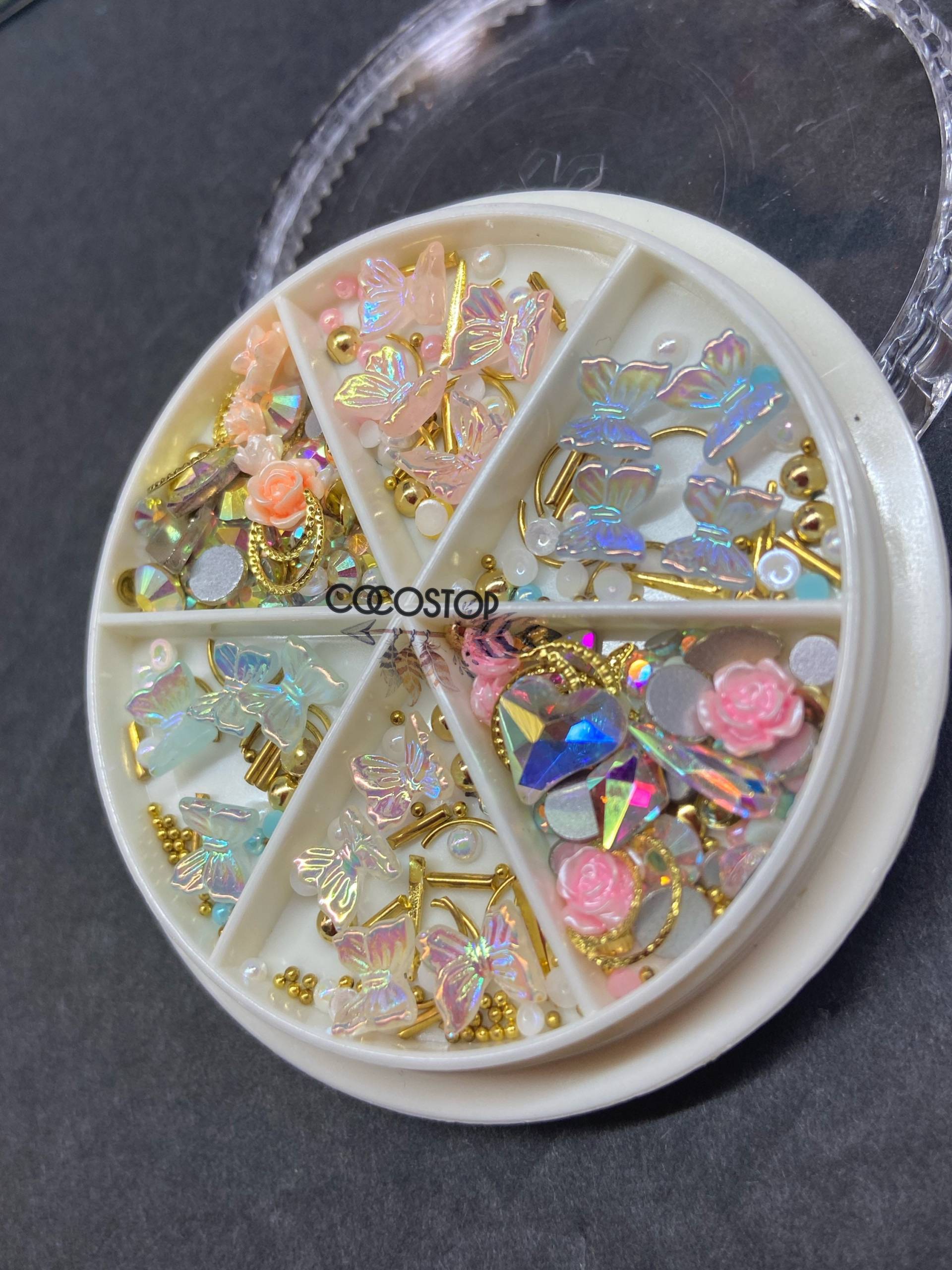 Mix Strass Schmetterling Blume Kawaii 3D Nagel Charms Box Für Nail Art Designs Mix Strass Schmetterling Blume Kawaii 3D Nagel Charms Box Für Nail Art Designs von CocoStop