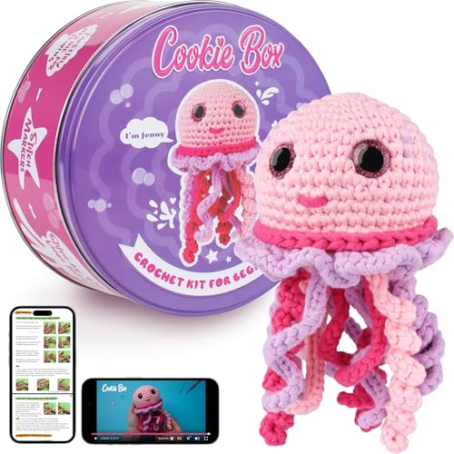Cookie Box Häkelset für Anfänger - Amigurumi-Plüschtiere häkeln lernen - Geschenk - für Kinder (13+) und Erwachsene - Anfängerfreundliches Garn - Stitch-by-Stitch-Video-Tutorial - Qualle Jenny von Cookie Box