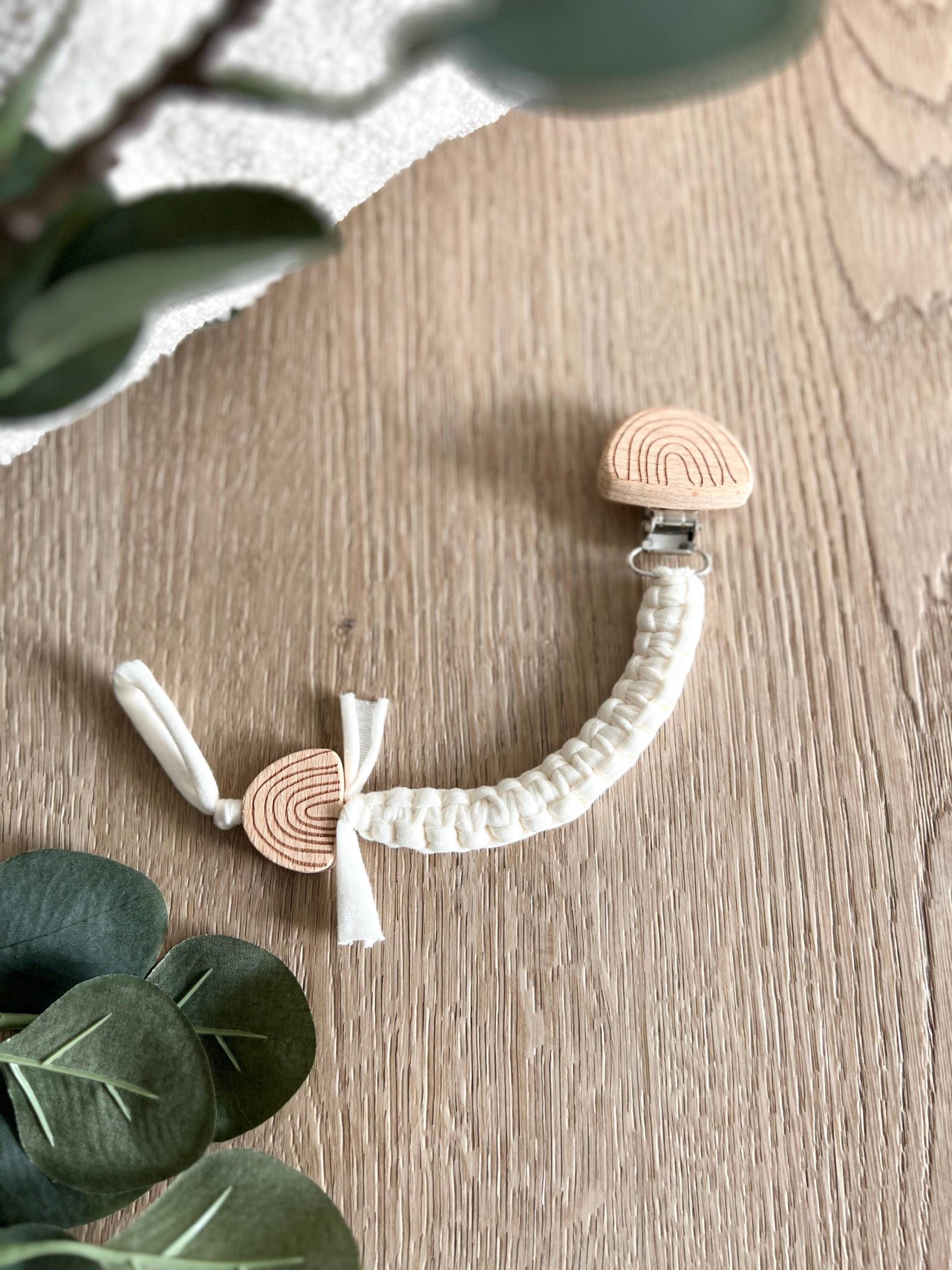 Schnullerkette, Holz Regenbogen, Creme Weiß, Jersey Baumwolle Stoff, Geschenk Zur Geburt, Moderner Anhänger, Neugeborenes, Babygeschenk Schnullerkette, Holz Regenbogen, Creme Weiß, Jersey Baumwolle Stoff, Geschenk Zur Geburt, Moderner Anhänger, Neugeborenes, Babygeschenk von CosyHavenDE