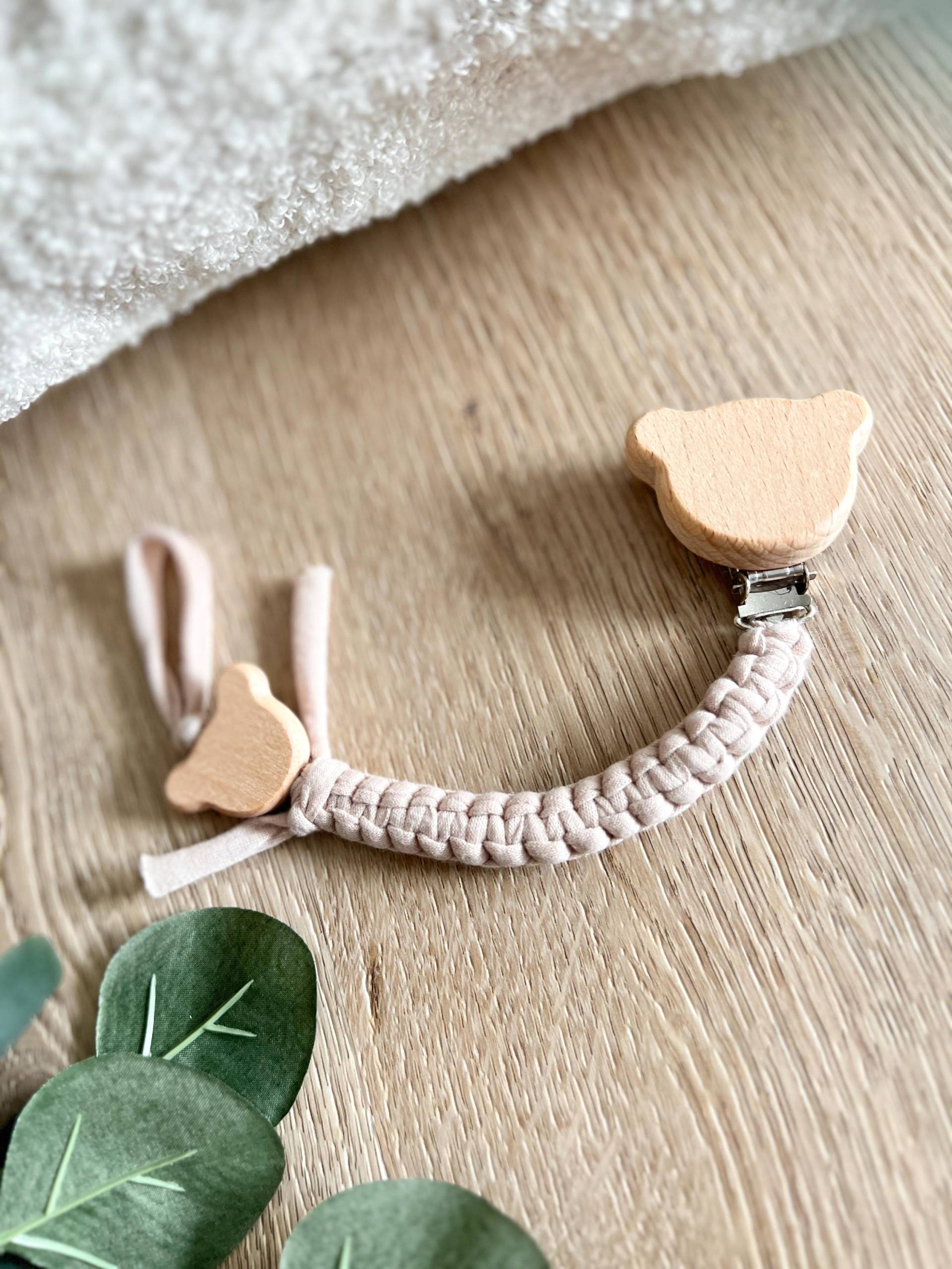 Schnullerkette Baby, Holz Bär, Beige, Jersey Baumwolle Stoff, Geschenk Zur Geburt, Anhänger, Neugeborenes, Babygeschenk, Tier Anhänger Schnullerkette Baby, Holz Bär, Beige, Jersey Baumwolle Stoff, Geschenk Zur Geburt, Anhänger, Neugeborenes, Babygeschenk, Tier Anhänger von CosyHavenDE