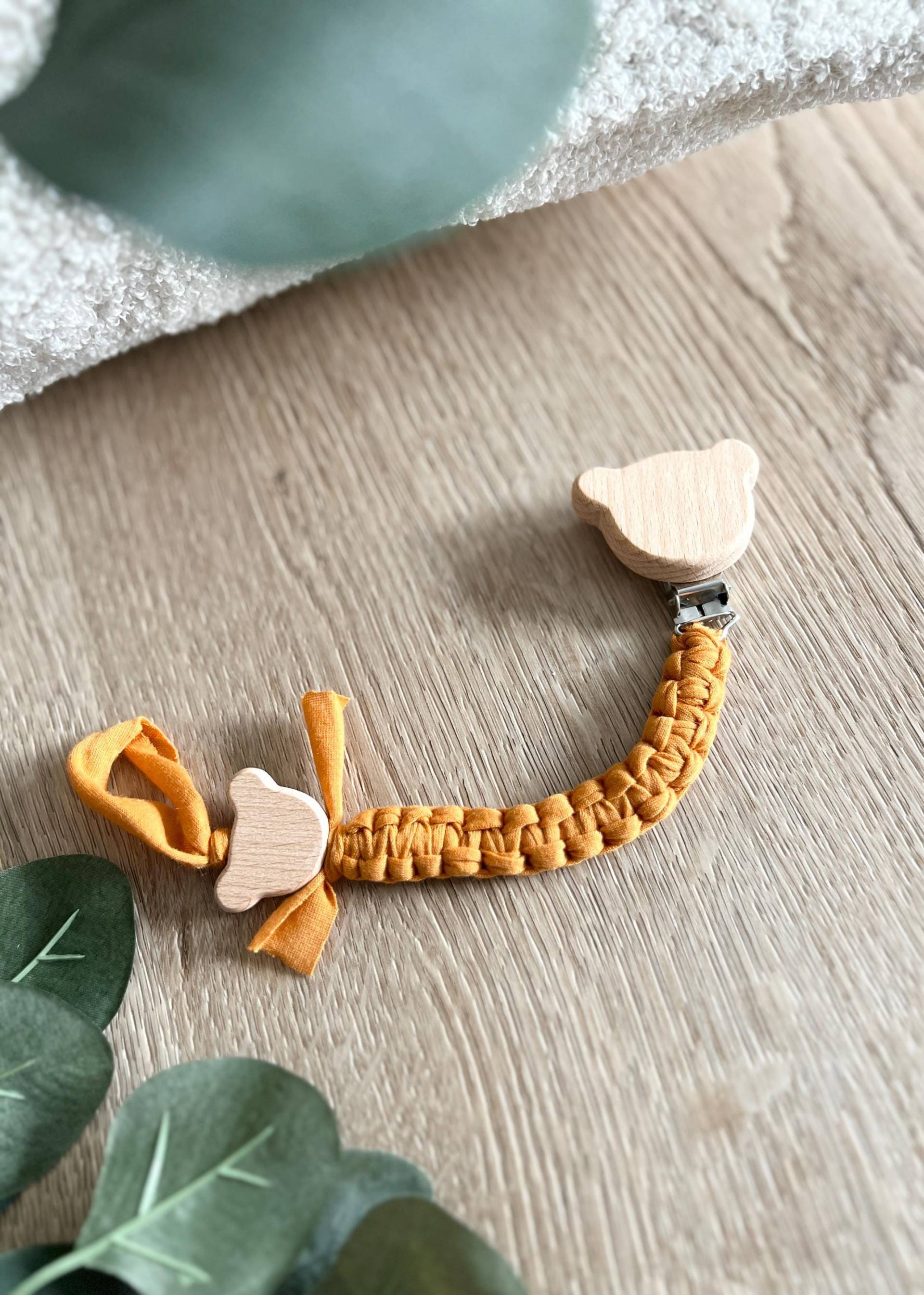 Schnullerkette Baby, Holz Bär, Orange, Jersey Baumwolle Stoff, Geschenk Zur Geburt, Anhänger, Neugeborenes, Babygeschenk, Tier Anhänger Schnullerkette Baby, Holz Bär, Orange, Jersey Baumwolle Stoff, Geschenk Zur Geburt, Anhänger, Neugeborenes, Babygeschenk, Tier Anhänger von CosyHavenDE