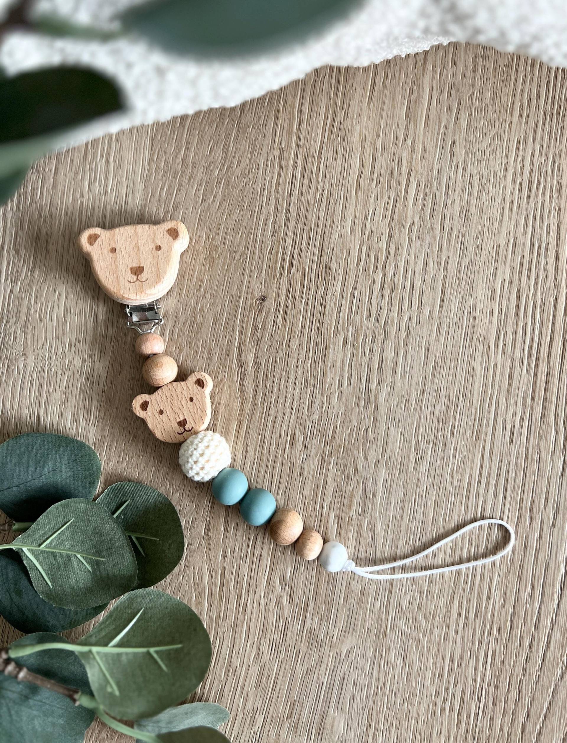 Schnullerkette Baby, Holzperlen Mit Holz Bär, Grau/Beige Häkelperlen, Geschenk Zur Geburt, Tier Anhänger Schnullerkette Baby, Holzperlen Mit Holz Bär, Grau/Beige Häkelperlen, Geschenk Zur Geburt, Tier Anhänger von CosyHavenDE