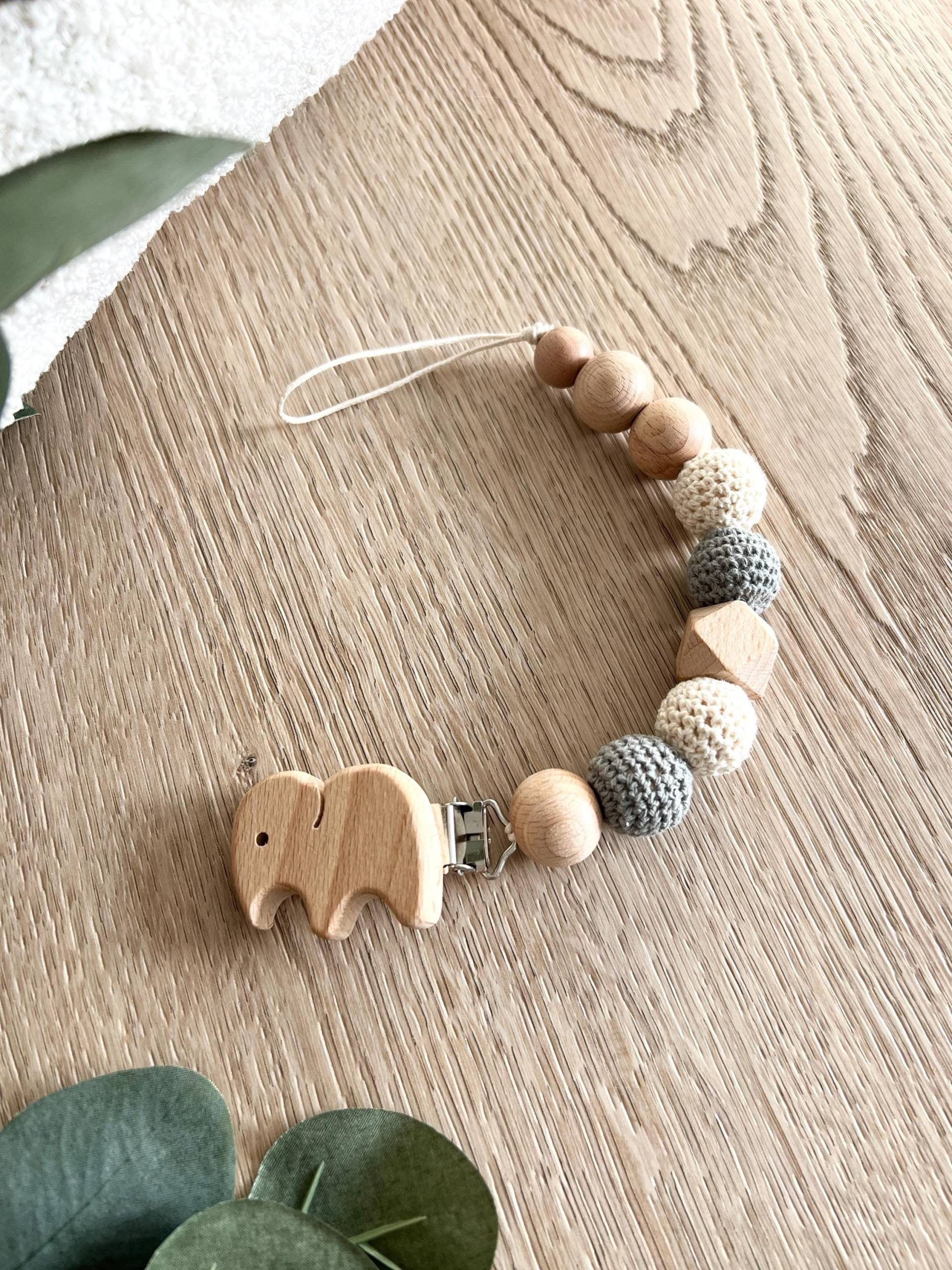 Schnullerkette Baby, Holzperlen Mit Holz Elefant, Grau/Beige Häkelperlen, Geschenk Zur Geburt, Tier Anhänger Schnullerkette Baby, Holzperlen Mit Holz Elefant, Grau/Beige Häkelperlen, Geschenk Zur Geburt, Tier Anhänger von CosyHavenDE