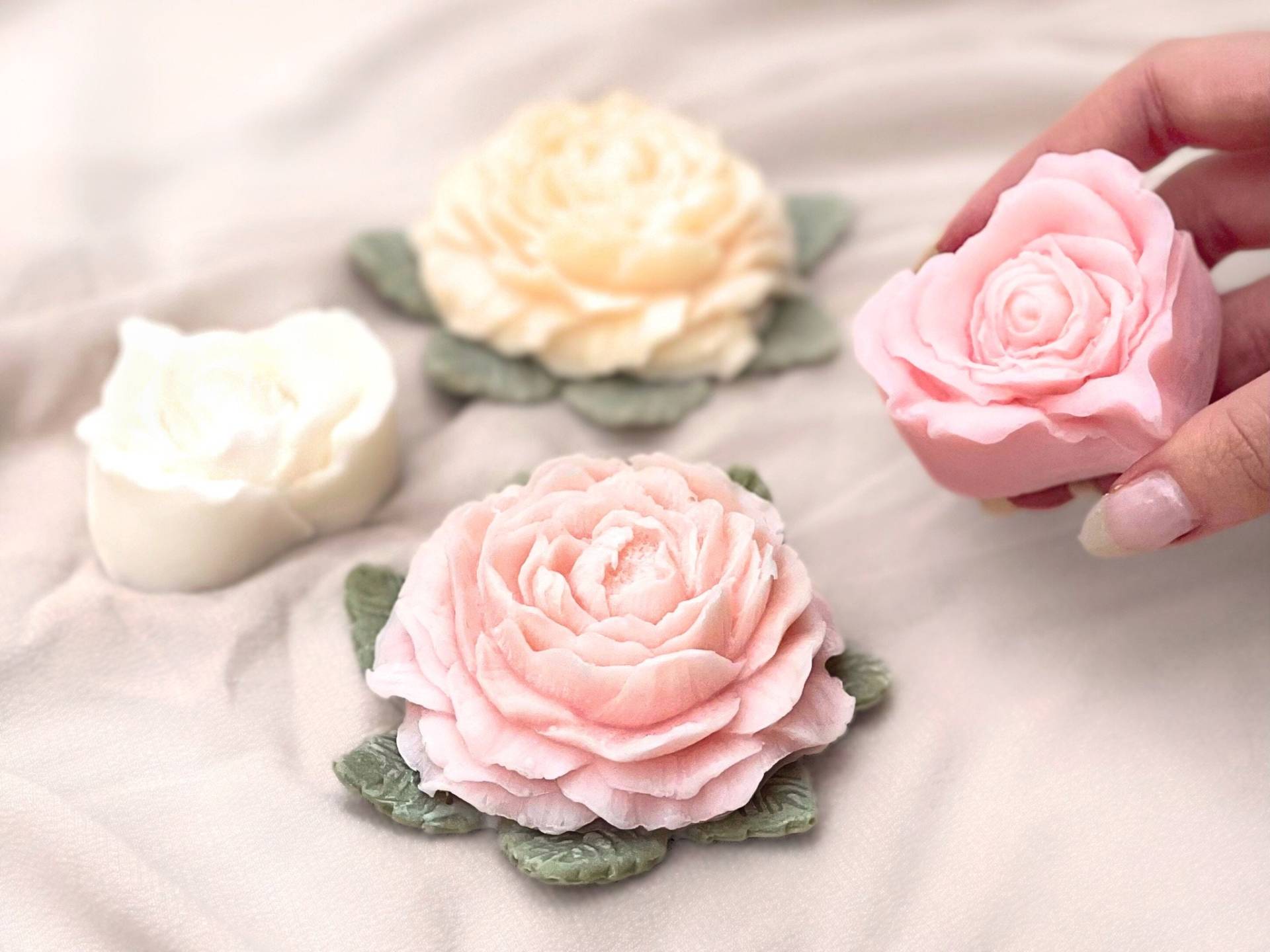 Geschenkbox Mit Rosen Seifen - Handgefertigte Geschenkideen Für Den Sommer Geschenkbox Mit Rosen Seifen - Handgefertigte Geschenkideen Für Den Sommer von CottageandRose