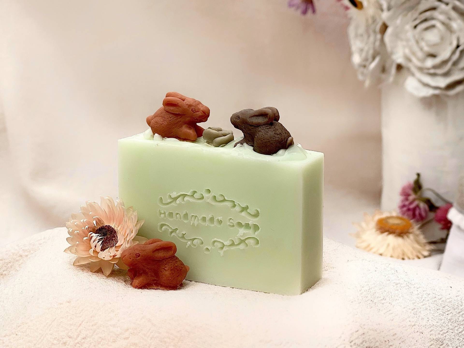 Hasenseife Für Ostern Einzeln - Glycerinseife Vegan Und Bio Mit Osterhase Ostereiern Hasenseife Für Ostern Einzeln - Glycerinseife Vegan Und Bio Mit Osterhase Ostereiern von CottageandRose