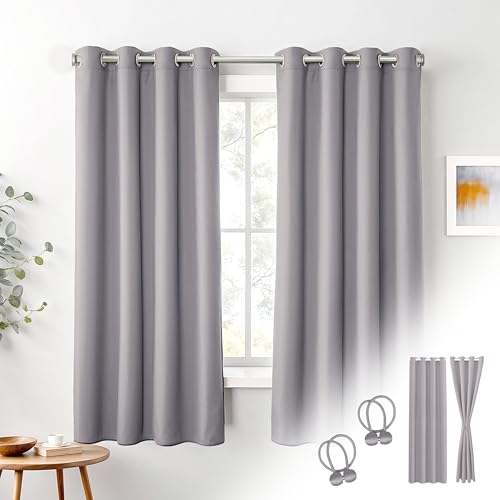 Cozyor 2X blickdichte Vorhänge + 2X Raffhalter mit Magnet, Thermogardine gegen Kälte 100% verdunkelnd, hellgrau Moonlight, Gardine mit Ösen für Schlafzimmer, Wohnzimmer, Kinderzimmer 175x135 cm von Cozyor