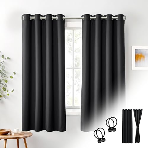 Cozyor 2X blickdichte Vorhänge + 2X Raffhalter mit Magnet, Thermogardine gegen Kälte 100% verdunkelnd, schwarz Eclipse, Gardine mit Ösen für Schlafzimmer, Wohnzimmer, Kinderzimmer 175x135 cm von Cozyor