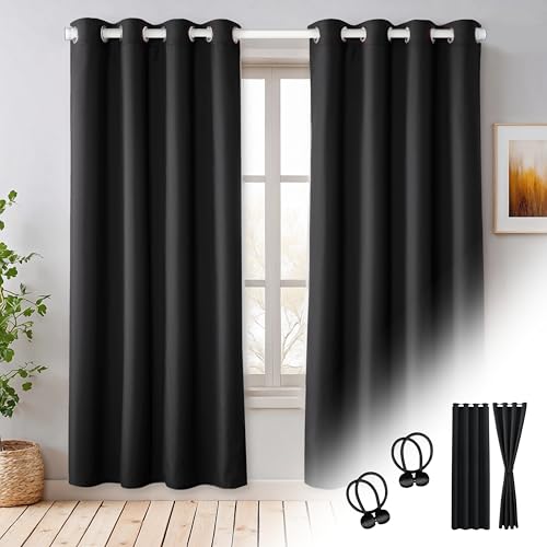 Cozyor 2X blickdichte Vorhänge + 2X Raffhalter mit Magnet, Thermogardine gegen Kälte 100% verdunkelnd, schwarz Eclipse, Gardine mit Ösen für Schlafzimmer, Wohnzimmer, Kinderzimmer 200x135 cm von Cozyor