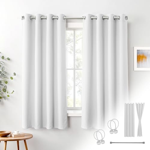 Cozyor Praktisches Set ohne Bohren: 2X Vorhang + 1x Klemmstange Silber 70-120 cm + 2X Raffhalter mit Magnet Blickdicht & verdunkelnd, als Raumteiler, Fenster & Tür Weiß Thermovorhang 160x135cm Cozyor Praktisches Set ohne Bohren: 2X Vorhang + 1x Klemmstange Silber 70-120 cm + 2X Raffhalter mit Magnet Blickdicht & verdunkelnd, als Raumteiler, Fenster & Tür Weiß Thermovorhang 160x135cm von Cozyor