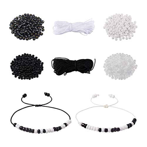 Crafans 1170 Stück 3,6 ~ 4 mm Morsecode-Armband-Set mit 0,8 mm geflochtenem Nylonfaden 4 Stile runde Glas-Rocailles Kit Schwarz und Weiß Pony-Perlen für Geschenke Paare Freundschaft Schmuckherstellung von Crafans