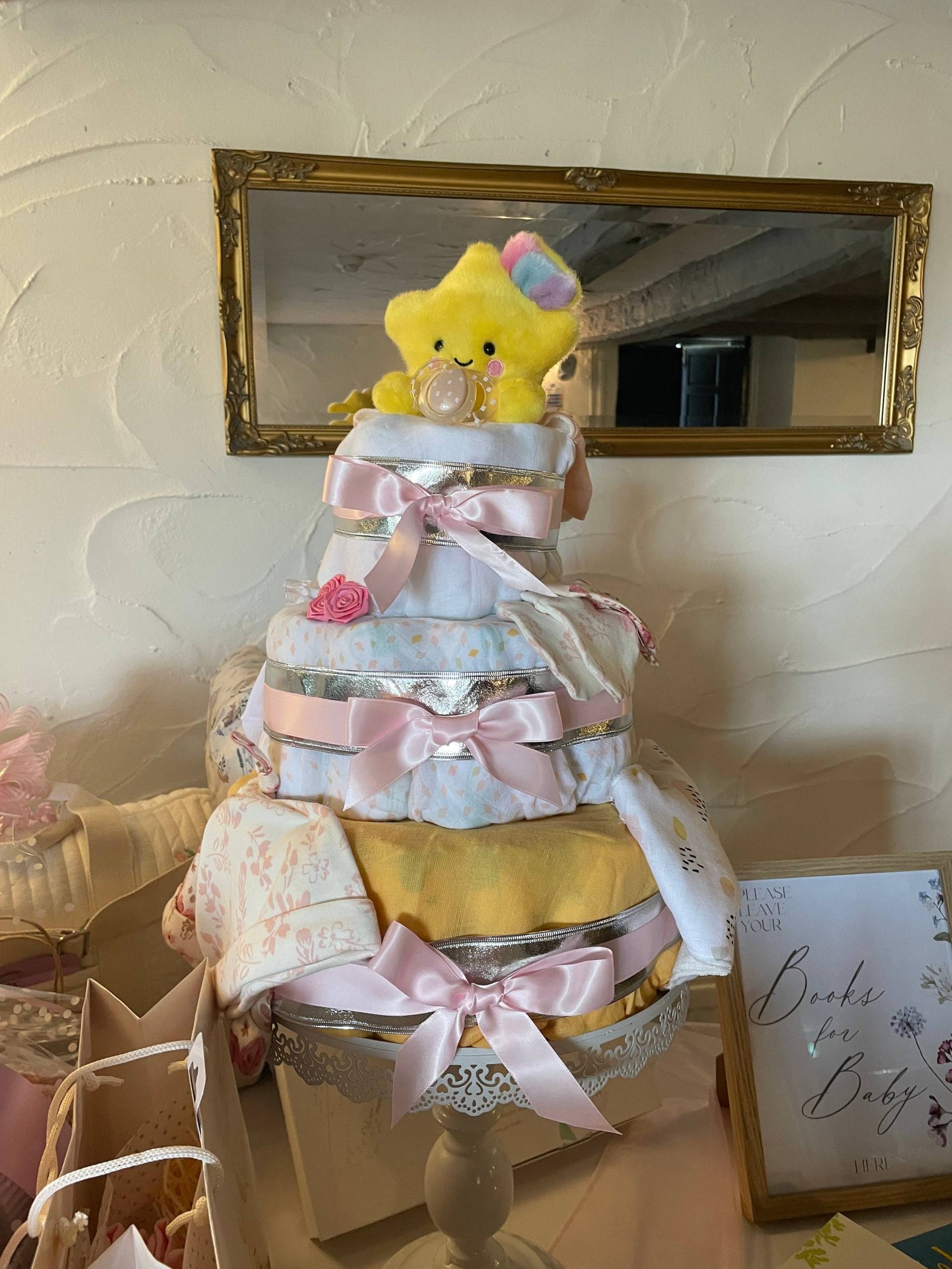 Baby Mädchen Windeltorte Baby Mädchen Windeltorte von Craftsbycarra