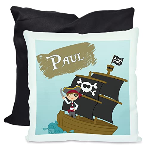 CreaDesign, Kinder Kissen 40x40 cm personalisiert mit Namen, Kinderzimmer Deko Kissen Kinder mit Füllung Federn, Motiv Pirat, Rückenfarbe Schwarz CreaDesign, Kinder Kissen 40x40 cm personalisiert mit Namen, Kinderzimmer Deko Kissen Kinder mit Füllung Federn, Motiv Pirat, Rückenfarbe Schwarz von CreaDesign