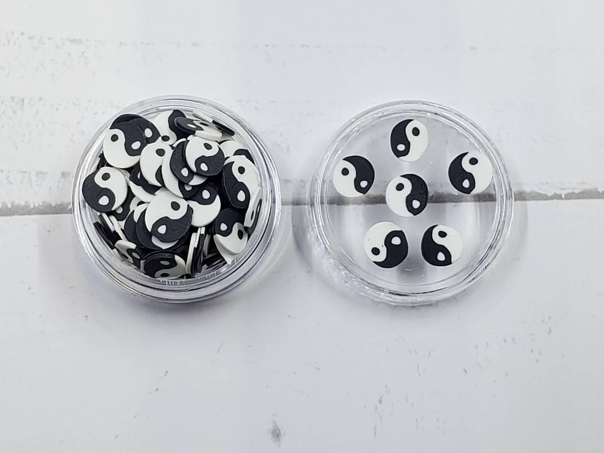 Om Kawaii Yin Yang Symbol Streusel Polymer Clay, Fake Sprinkles, Nail Art, Resin, Shaker, Slime von Create2SellStore