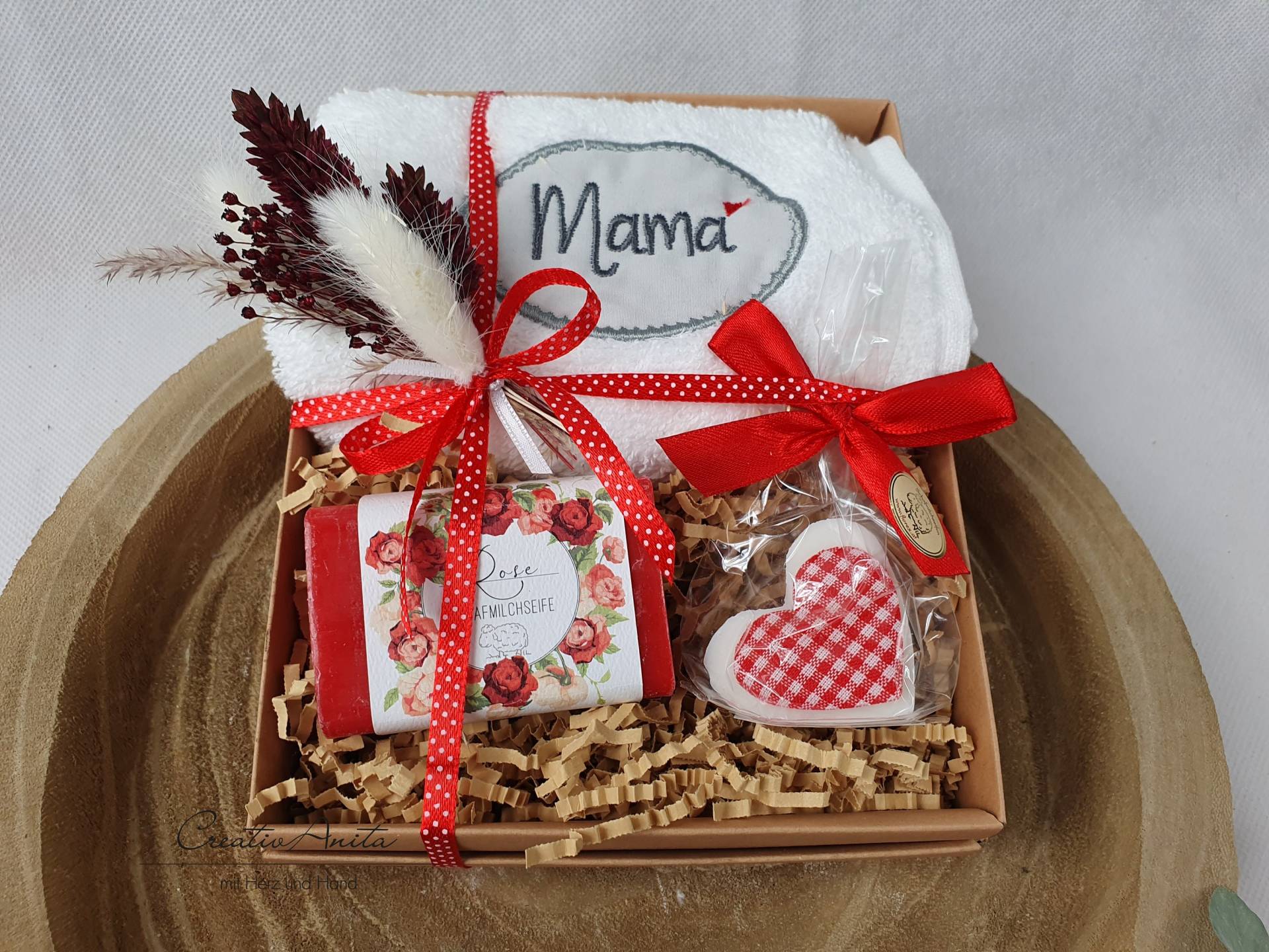 Geschenkset Mama Mit Schafmilchseife Rose, Handtuch Und Seifenherz, Wohlfühlpaket Trockenblumen Dekoriert Geschenkset Mama Mit Schafmilchseife Rose, Handtuch Und Seifenherz, Wohlfühlpaket Trockenblumen Dekoriert von CreativAnita