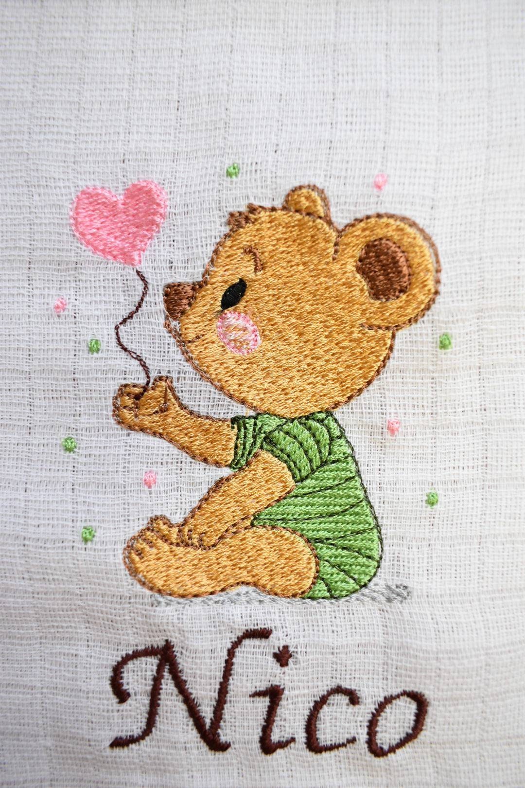 Spucktuch/Mullwindel Mit Namen Bärchen Herz Grün Personalisiert & Bestickt Spucktuch/Mullwindel Mit Namen Bärchen Herz Grün Personalisiert & Bestickt von CreativeCreatorDE