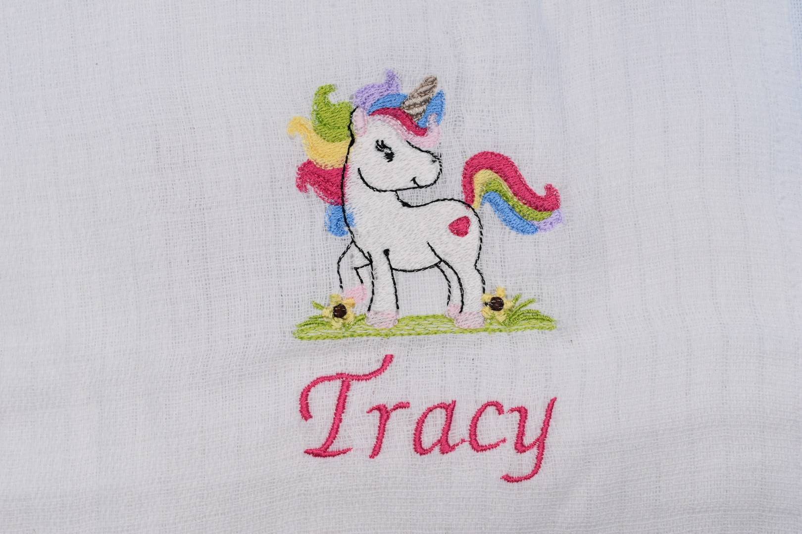 Spucktuch/Mullwindel Mit Namen Einhorn Pink Herz Regenbogenfarben Personalisiert & Bestickt Spucktuch/Mullwindel Mit Namen Einhorn Pink Herz Regenbogenfarben Personalisiert & Bestickt von CreativeCreatorDE