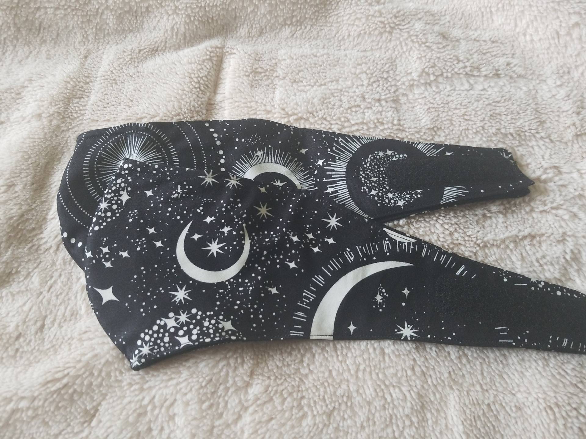 Gesichtsschutzmaske "Glow in The Dark" Planeten Und Sterne - Handgemacht, Mit Draht, Wiederverwendbar." Gesichtsschutzmaske "Glow in The Dark" Planeten Und Sterne - Handgemacht, Mit Draht, Wiederverwendbar." von CreativeGalery