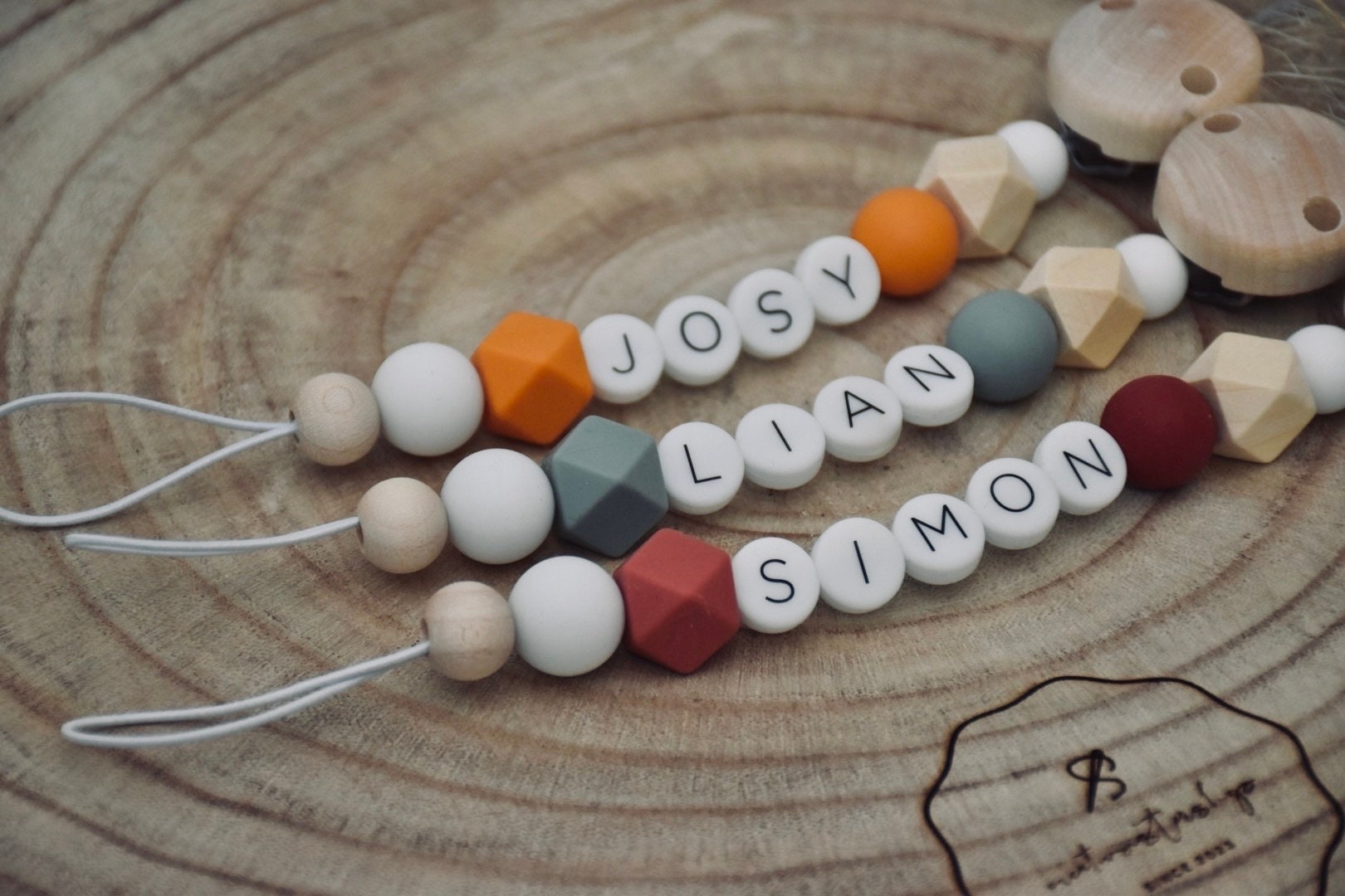Schnullerkette Mit Silikonbuchstaben Personalisiert Schnullerkette Mit Silikonbuchstaben Personalisiert von Creativsistershop