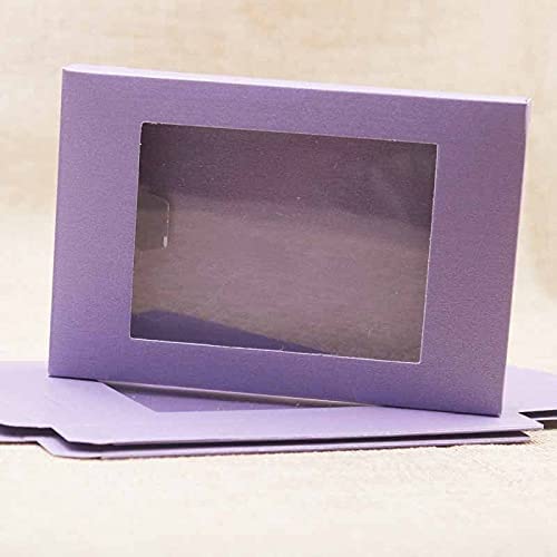 Crysdaralovebi 50 Stück mehrfarbige Papier-Geschenkpackung & Präsentationsbox mit transparentem PVC-Fenster Hochzeit Süßigkeiten Boxen Kraftpapier Geschenkboxen (lila, 12,5 x 8,5 x 1,5 cm) von Crysdaralovebi