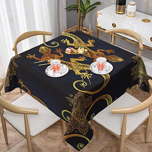 Cykazhst Quadratische Tischdecke mit Gecko-Eidechsen, abwischbar, wasserdicht, Polyester-Tischdecke für Zuhause, Esszimmer, Küche, Party, Picknick, 137 x 137 cm Cykazhst Quadratische Tischdecke mit Gecko-Eidechsen, abwischbar, wasserdicht, Polyester-Tischdecke für Zuhause, Esszimmer, Küche, Party, Picknick, 137 x 137 cm von Cykazhst