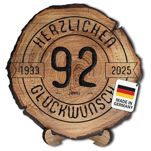 DARO Design – Baumscheibe mit Gravur für 92. Geburtstag – Geburtstags Geschenk aus Holz – Hochwertige Holz Geschenke mit Gravur ideal für Geburtstag – Dicke 6mm, Durchmesser 20cm – Made in Germany DARO Design – Baumscheibe mit Gravur für 92. Geburtstag – Geburtstags Geschenk aus Holz – Hochwertige Holz Geschenke mit Gravur ideal für Geburtstag – Dicke 6mm, Durchmesser 20cm – Made in Germany von DARO Design