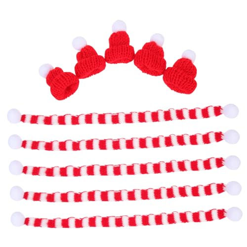 DECOMELODY 5 Sätze Mini Flaschen Schals und Mützen aus Weihnachts Weinflaschen Deko mit Hut und Rot Weißem Schal Festliche Tischdekoration Geschenkidee für Weinliebhaber Teilig von DECOMELODY