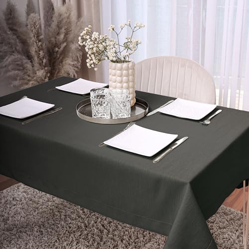 DECOOR Glatte, Matte, schmutzabweisende Tischdecke, 300 x 140 cm, Grafit, veredelt mit Einer dekorativen 5 cm Breiten Lamelle, aus dickem Gewebe 220 g/m², 100% Polyester, hergestellt in EU von DECOOR