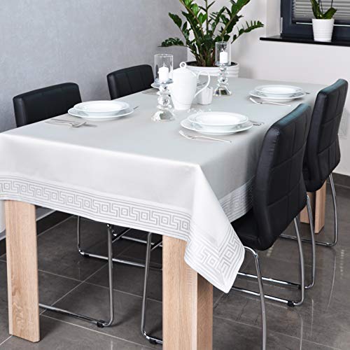 DECOOR - schmutzabweisende Tischdecke, veredelt mit einem 10 cm Breiten Dekorstreifen mit griechischem Muster, aus Satingewebe 200 g/m², 100% Polyester, hergestellt in EU (Grau, 120 x 180 cm) von DECOOR