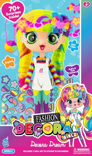 Decora Fashion Dream Artist Puppe, 30 cm, inklusive Zubehör und Aufkleber zum Dekorieren, Stil und Kreativität in einem einzigartigen Spielzeug, Haare und Kleidung, personalisierbar von DECORA GIRLZ