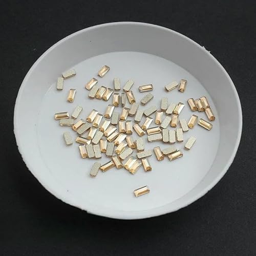 100/500 Stück Golden Champagne Boutique Flachboden-Strasssteine für Nagelkunst, Glaskristall, 3D-Nageldekoration, mehrere Formen – Champagner, 2 x 4,0 mm, 500 Stück von DEFRTG