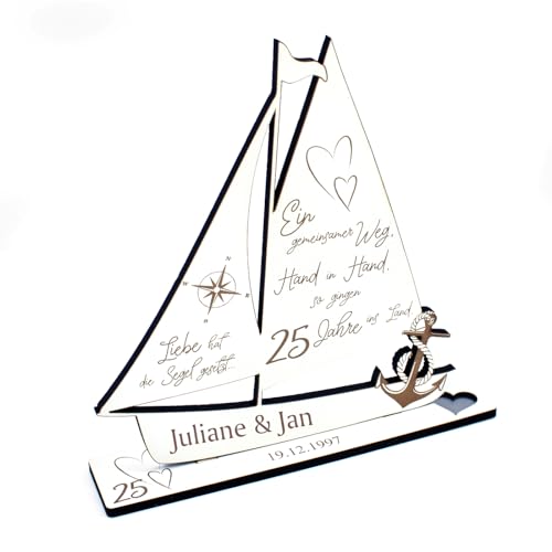 DEKOLANDO Silberhochzeit Deko Hochzeitstag Silberne Hochzeit Geschenk mit Gravur Namen Datum 25 Jahre Jubiläum Holz Aufsteller Schiff - EIN gemeinsamer Weg, Hand in Hand - 18 x 20 cm von DEKOLANDO